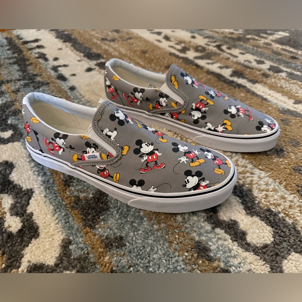 BRAND NEW Vans Disney Mickey Classic Slip On